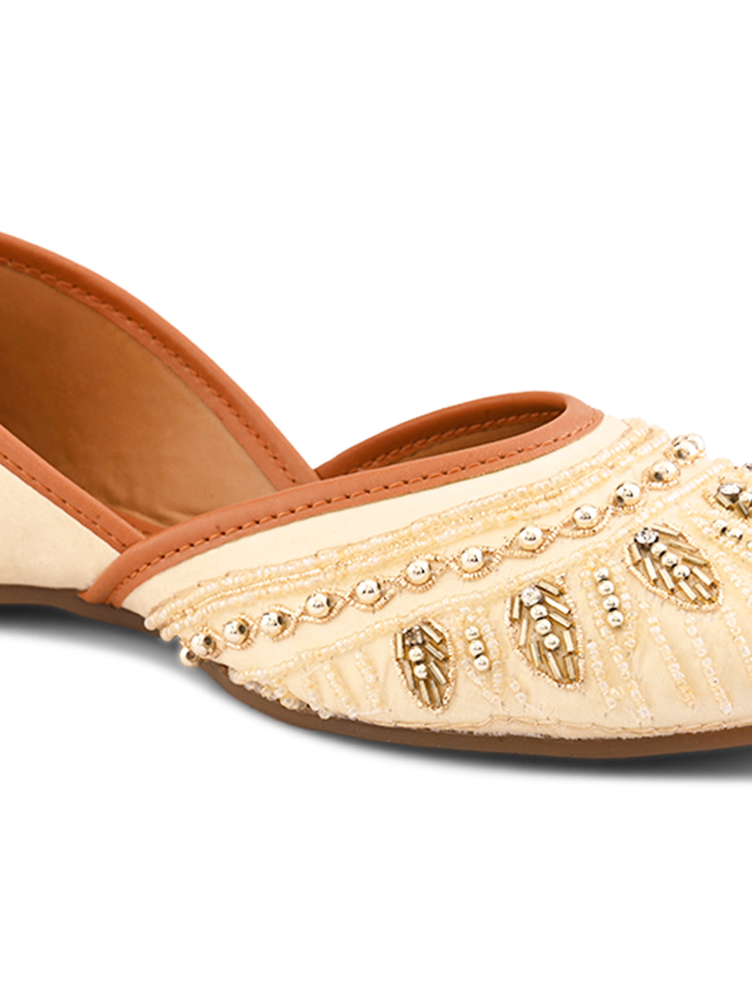 Handcrafted Traditional Design Punjabi Juttis