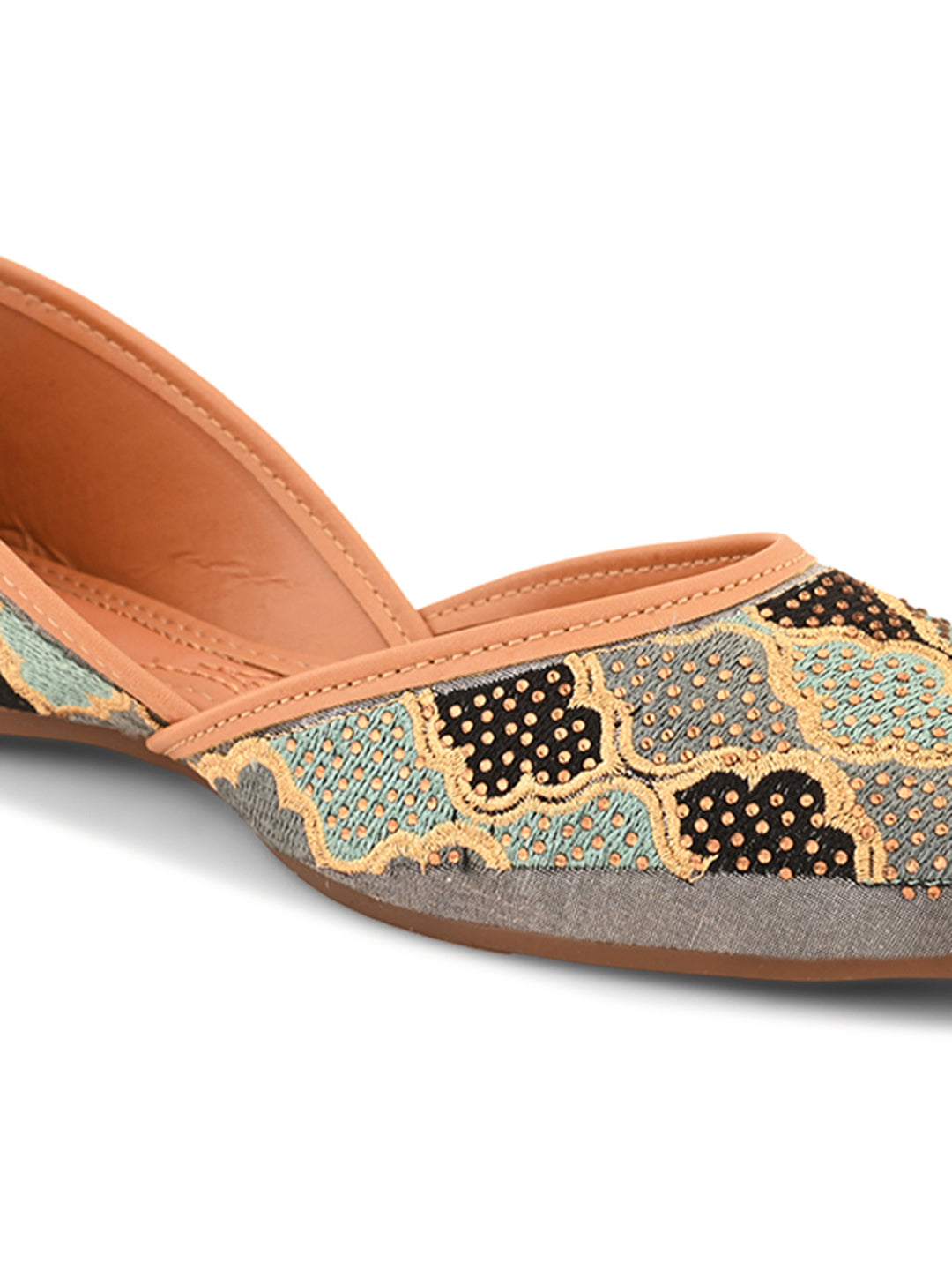 Traditional with Intricate Threadwork Juttis