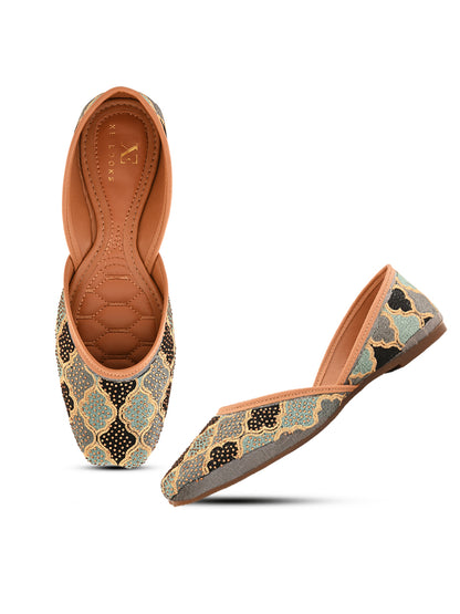 Traditional with Intricate Threadwork Juttis