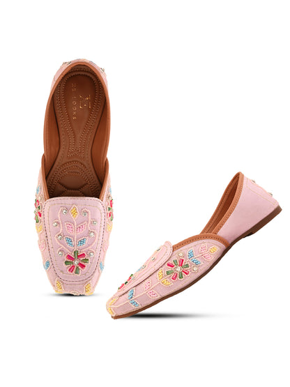 Stylish Handcrafted Punjabi Juttis