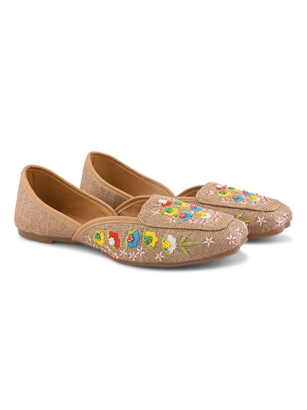 Elegant Floral Embroidered Ethnic Juttis