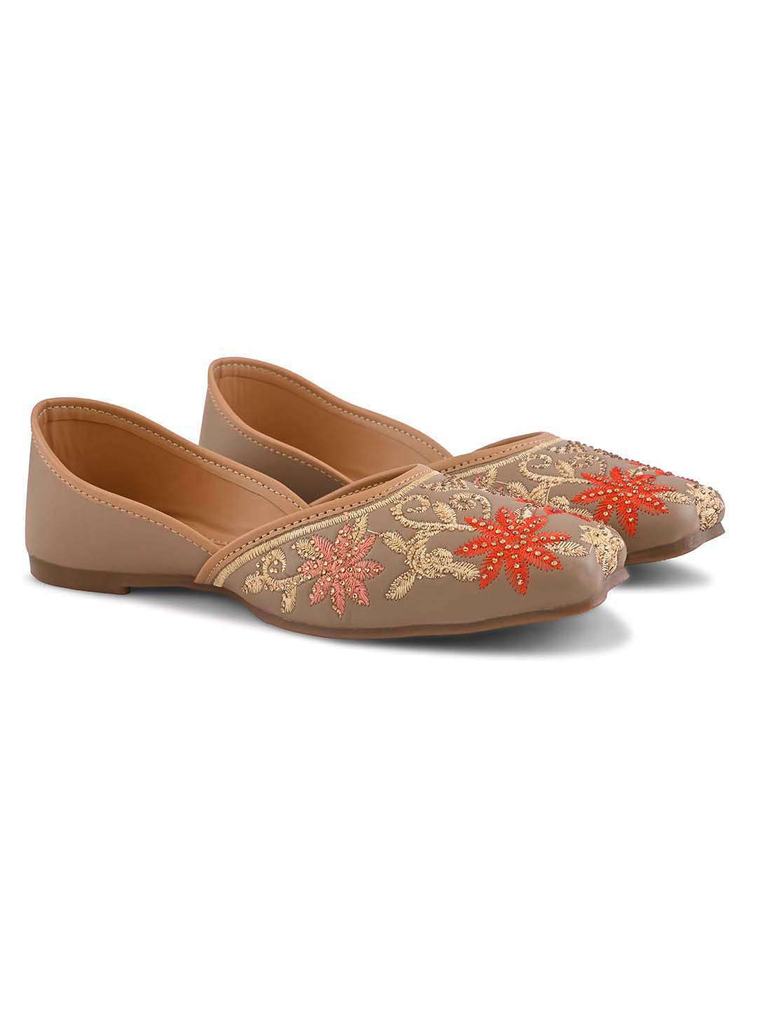 Elegant Embroidered Ethnic Juttis