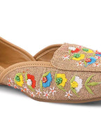 Elegant Floral Embroidered Ethnic Juttis