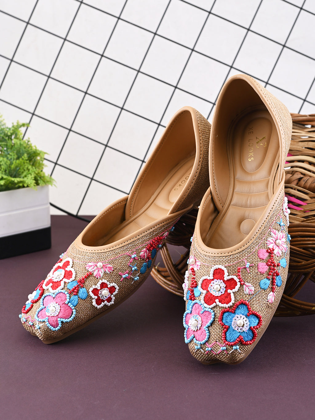 Ethnic Floral Beadwork Slip-On Juttis