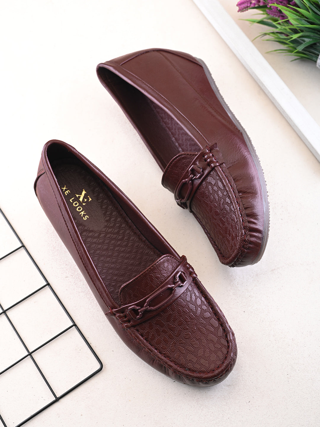 Classic Textured Vamp Buckle Detail Wedge Loafers