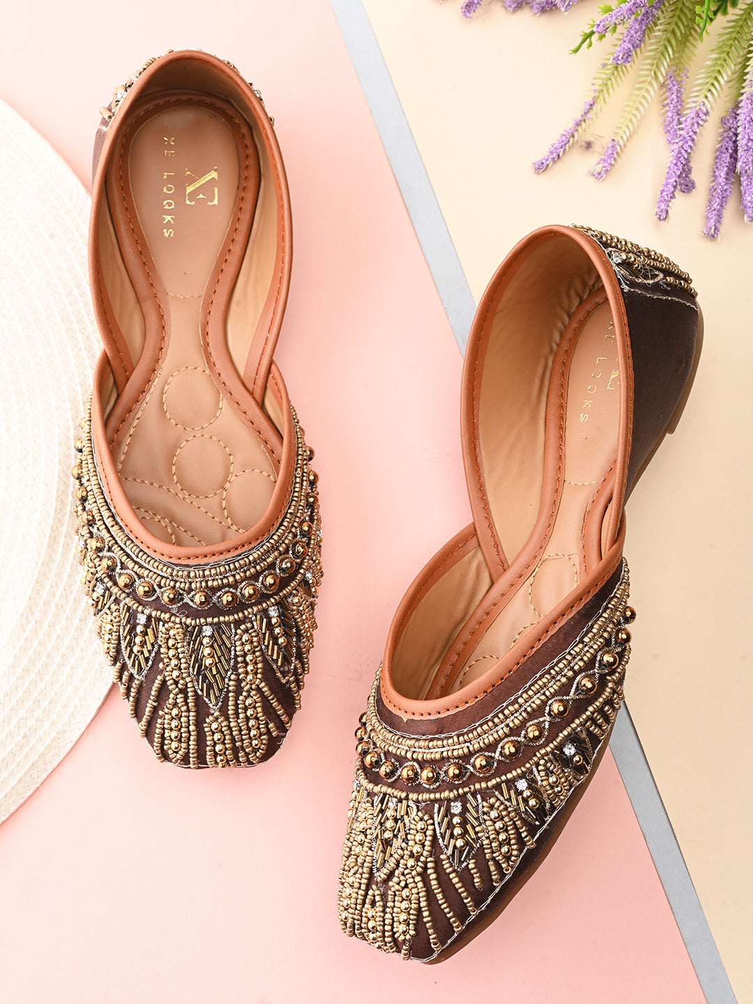 Handcrafted Traditional Design Punjabi Juttis