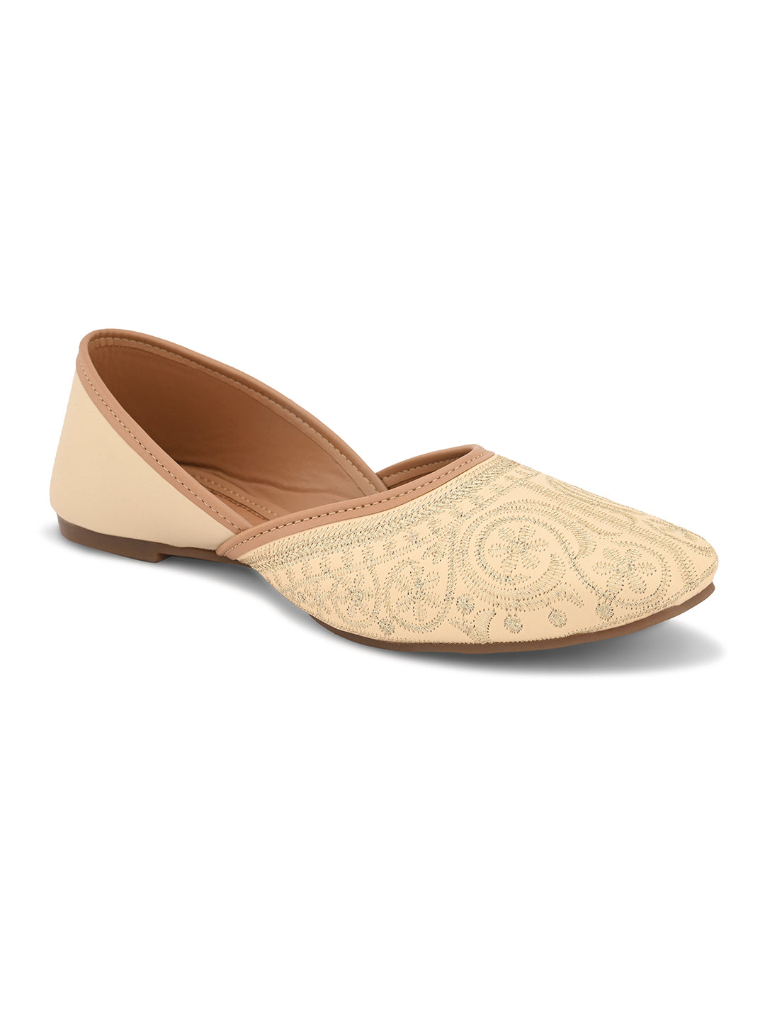 Handcrafted Traditional Design with Chic Embroidery Juttis