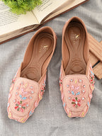Stylish Handcrafted Punjabi Juttis