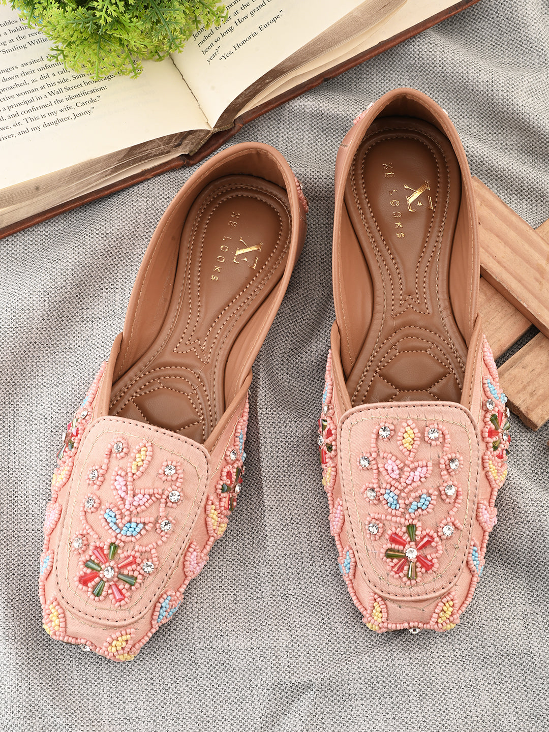 Stylish Handcrafted Punjabi Juttis