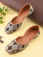 Traditional with Intricate Threadwork Juttis