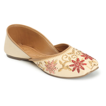 Attractive Flower Design Fancy Ethnic Punjabi Juttis