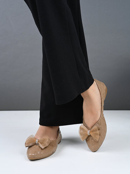 Textured Flats with Mesh Bow – Elegant Design, Comfortable Fit