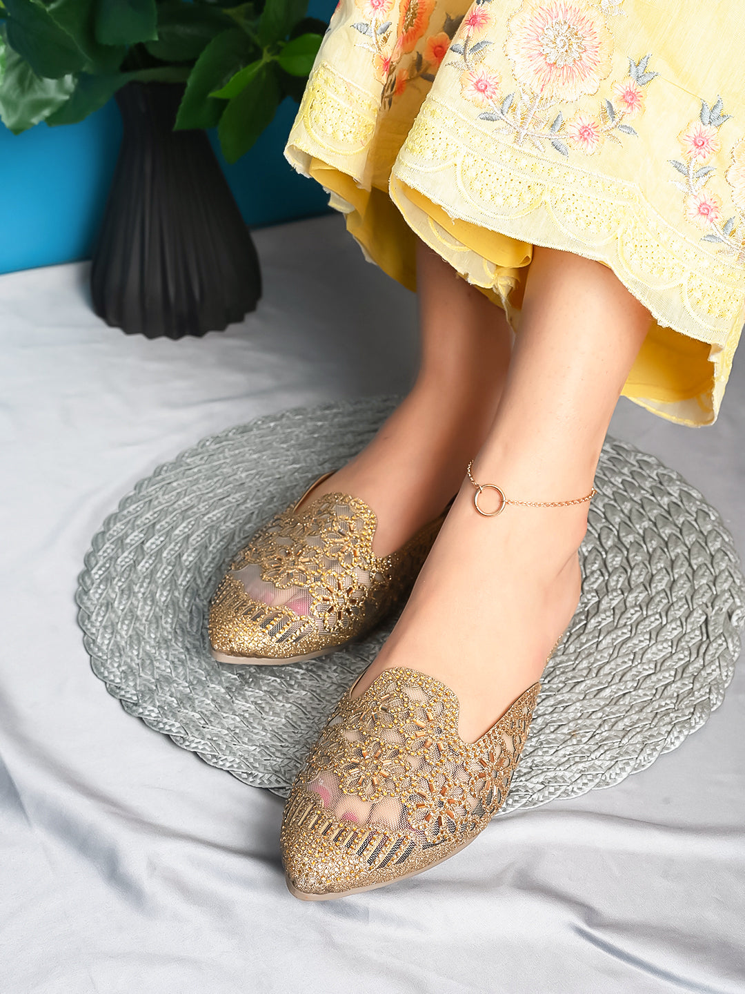 Embroidered Floral Cut-Out Design Mules