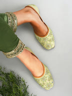 Handcrafted Embroidered Punjabi Juttis