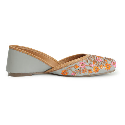 Flowery Design Vibrant & Attractive Punjabi Traditional Juttis