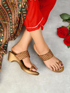 Wedge Toe-Ring Sandals Perforated Pleated Upper Strap