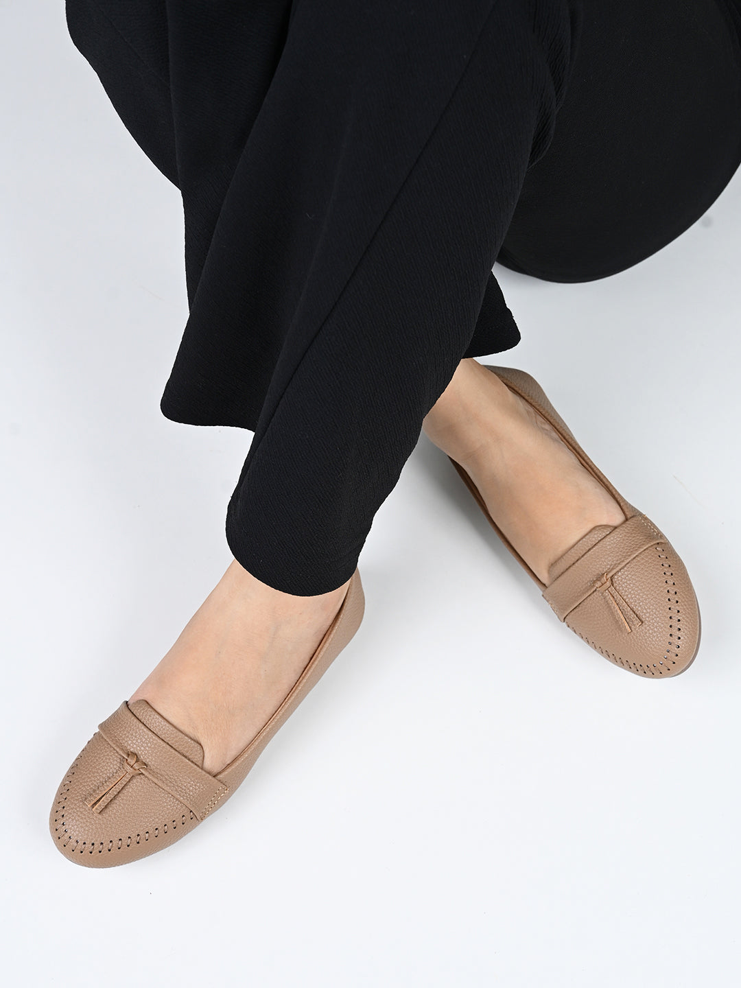 Classic Bellies with Subtle Tassel – Elegant Design, Superior Comfort