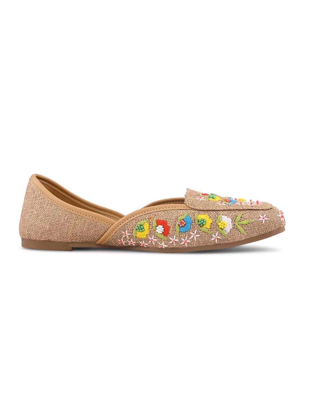 Elegant Floral Embroidered Ethnic Juttis