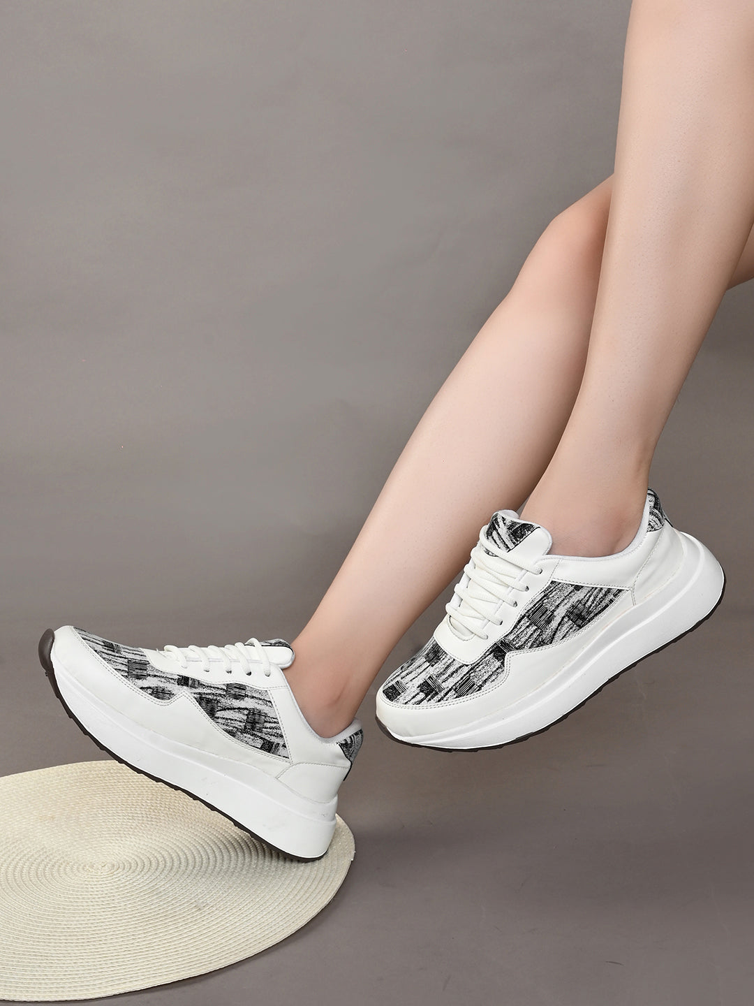 Fashionable lace up sneakers lightweight Attractive Sneaker Shoes