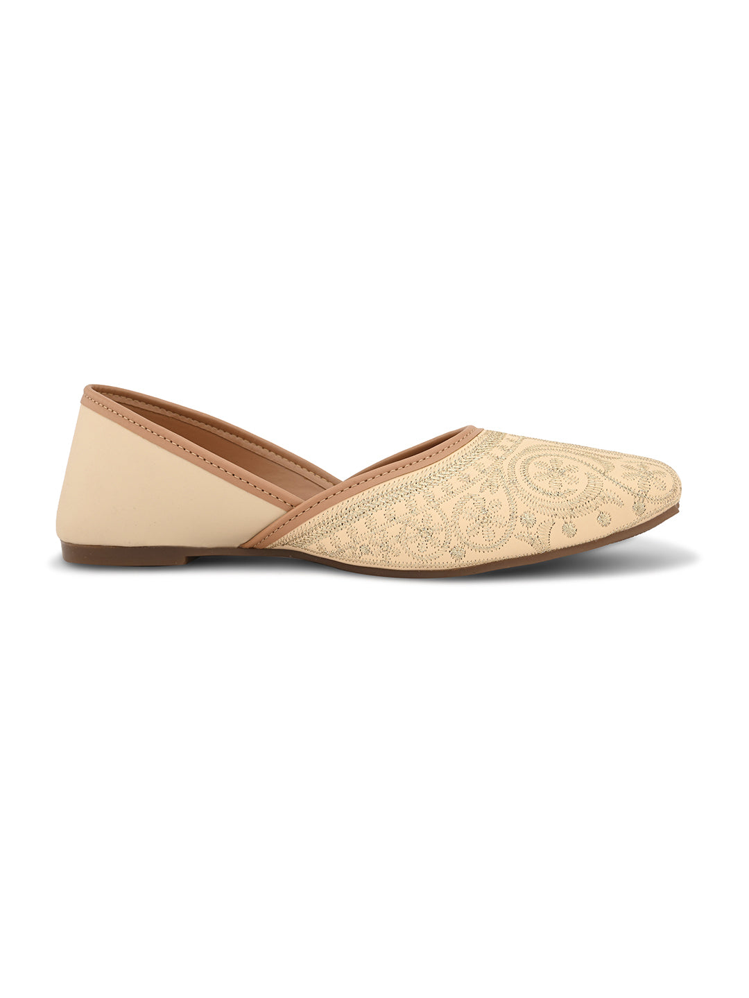 Handcrafted Traditional Design with Chic Embroidery Juttis