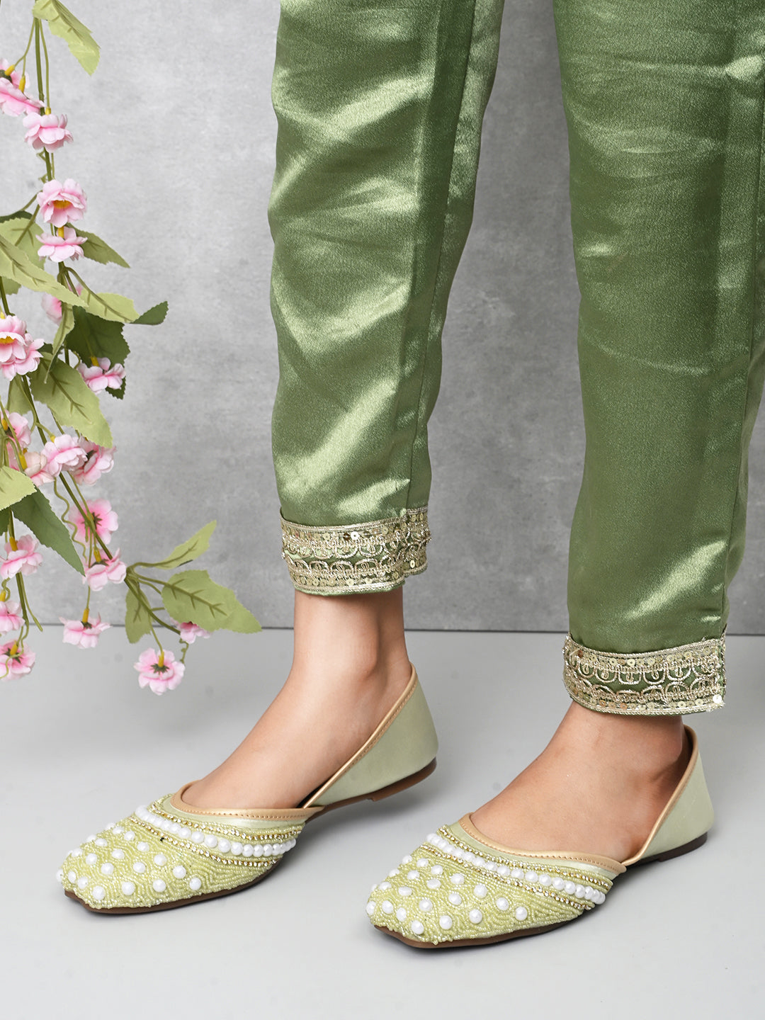 Traditional Handcrafted Punjabi juttis