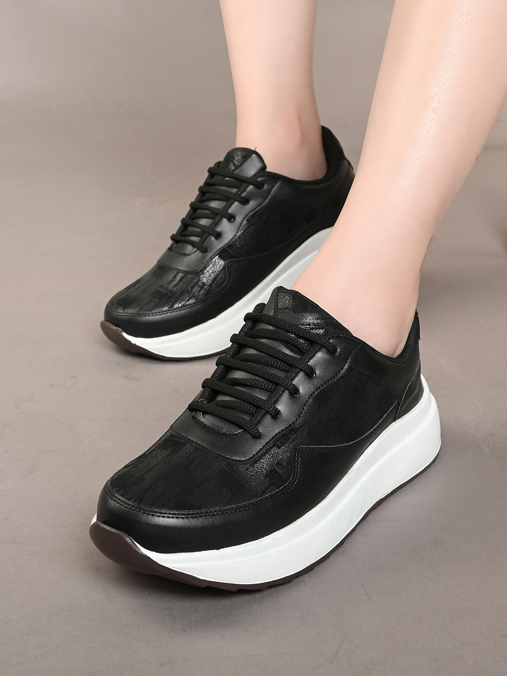 Lightweight & Attractive Lace up Sneaker Shoes