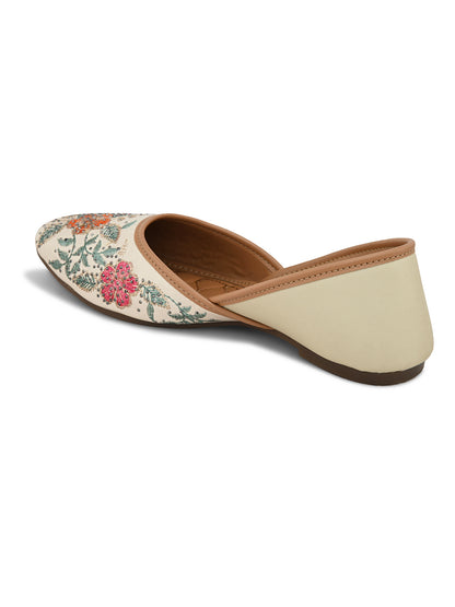 Embroidered Floral Pattern Traditional Juttis