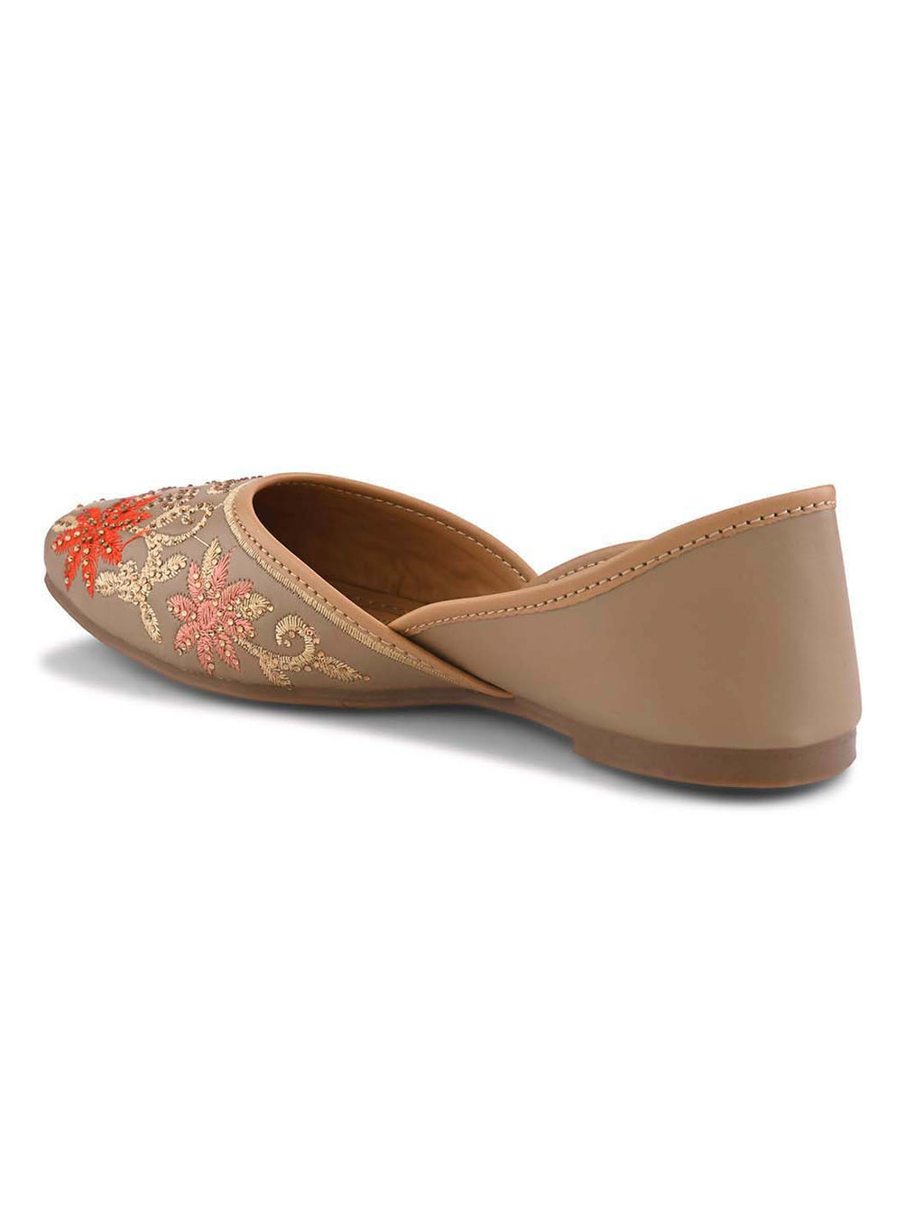 Elegant Embroidered Ethnic Juttis