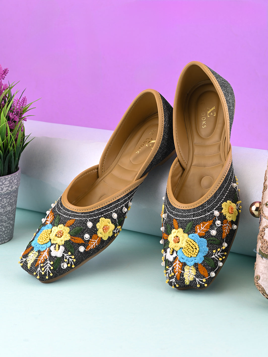 Traditional Floral Beaded Ethnic Juttis
