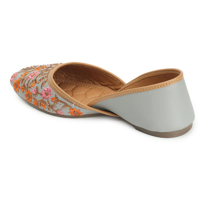 Flowery Design Vibrant & Attractive Punjabi Traditional Juttis