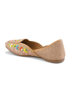 Elegant Floral Embroidered Ethnic Juttis