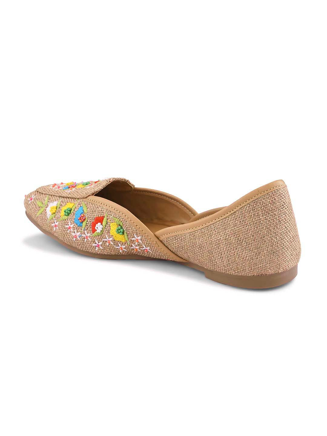 Elegant Floral Embroidered Ethnic Juttis