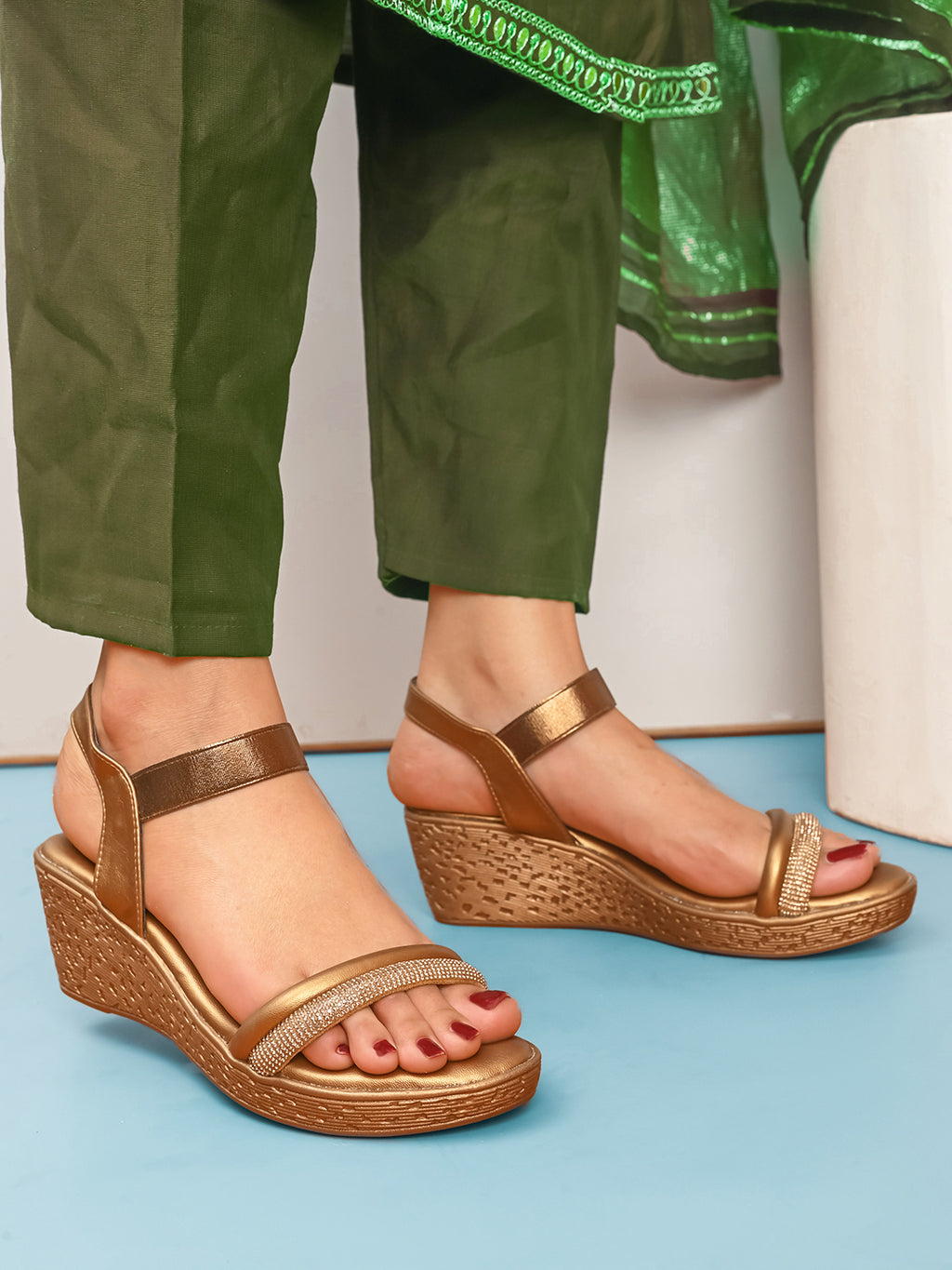 Elegant glitter front strap Wedge Sandal