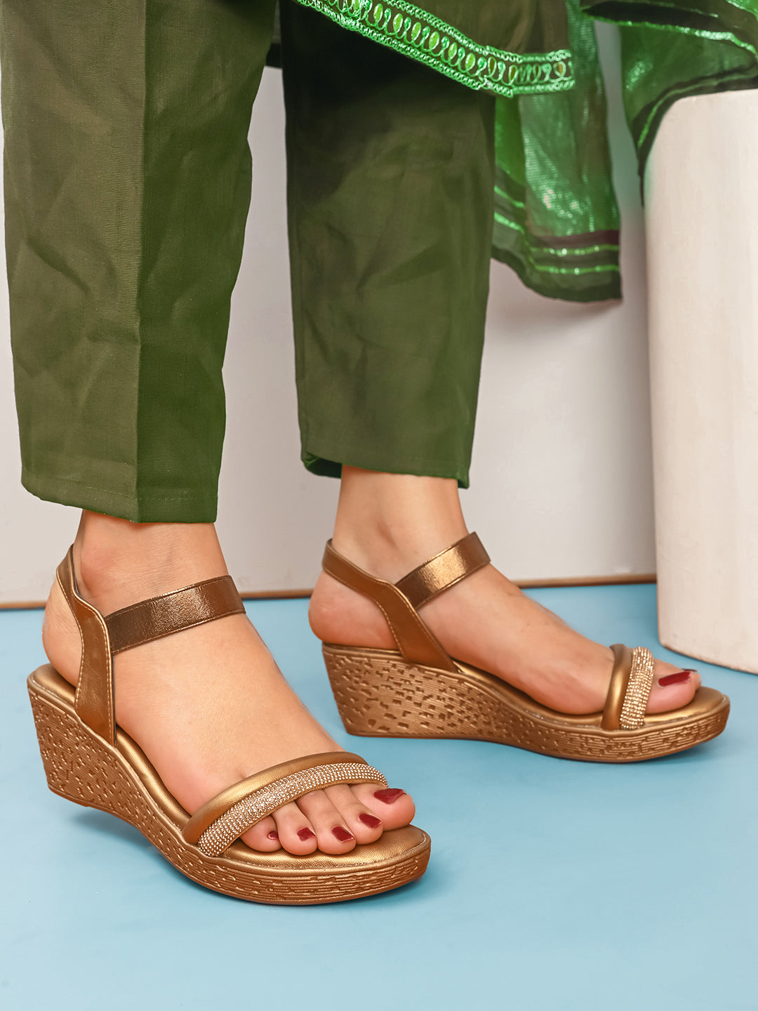 Elegant glitter front strap Wedge Sandal