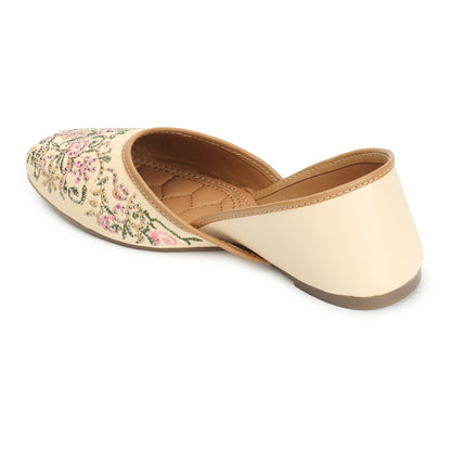 Ethnic Design Comfortable & Fancy Embroidered Punjabi Juttis