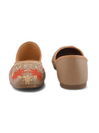 Elegant Embroidered Ethnic Juttis
