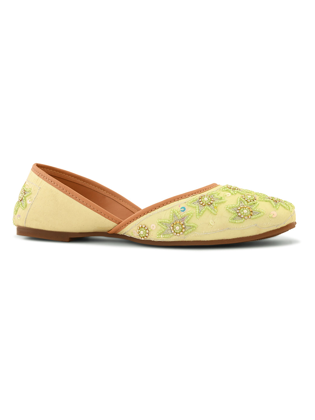 Handcrafted Embroidered Punjabi Juttis
