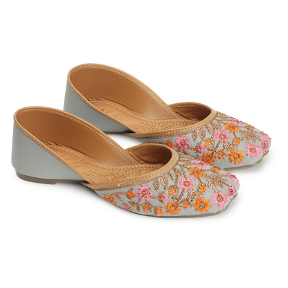 Flowery Design Vibrant & Attractive Punjabi Traditional Juttis