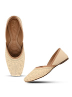 Handcrafted Traditional Design with Chic Embroidery Juttis