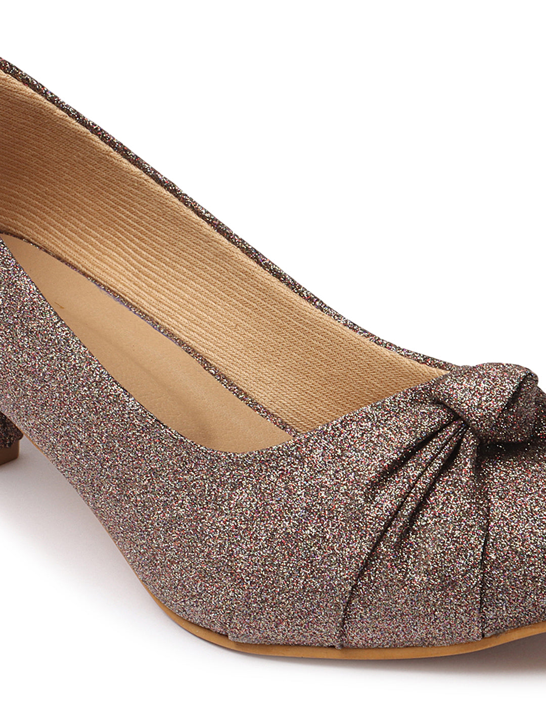 Comfortable & Chic Ballerinas With Short Heels