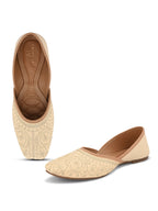 Handcrafted Traditional Design with Chic Embroidery Juttis