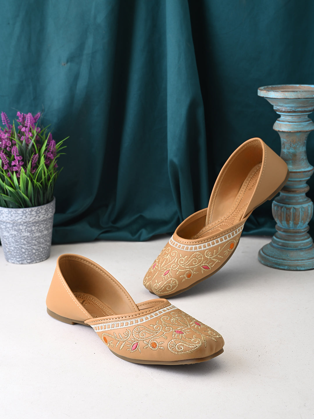 Flat Comfortable , Trend & Fancy  Embellished Punjabi Jutties