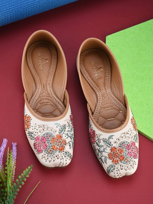 Embroidered Floral Pattern Traditional Juttis