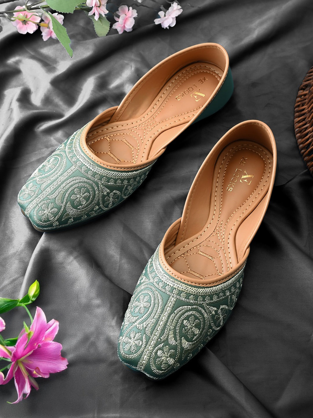 Handcrafted Traditional Design with Chic Embroidery Juttis
