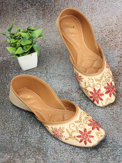 Attractive Flower Design Fancy Ethnic Punjabi Juttis