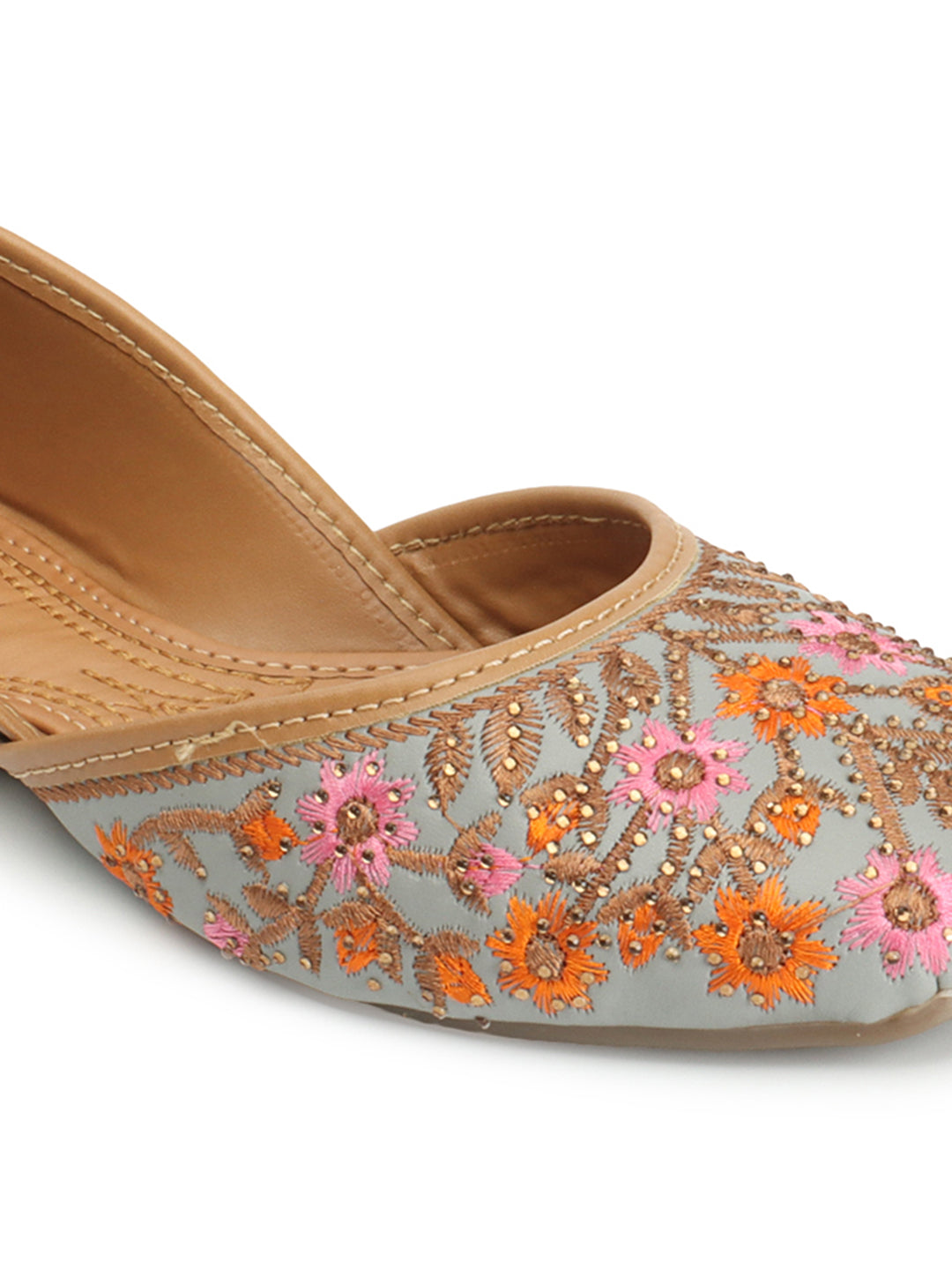 Flowery Design Vibrant & Attractive Punjabi Traditional Juttis