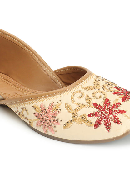 Attractive Flower Design Fancy Ethnic Punjabi Juttis