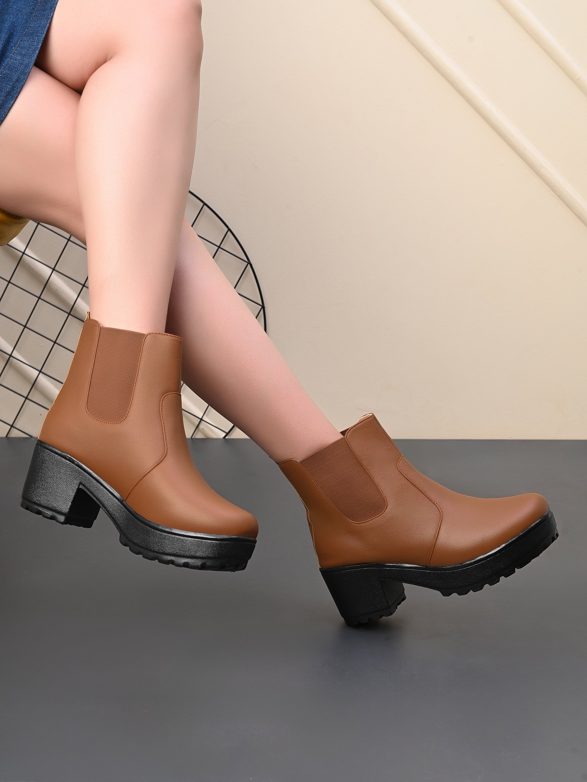 Minimalist Elastic Panel Chunky Block Heel Chelsea Boots