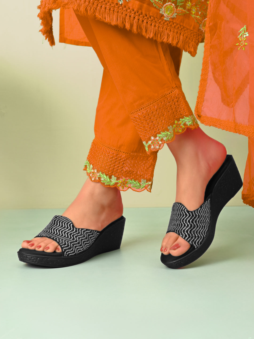Soft & Stylish Slip-On Mule Sandals Comfort Sandals