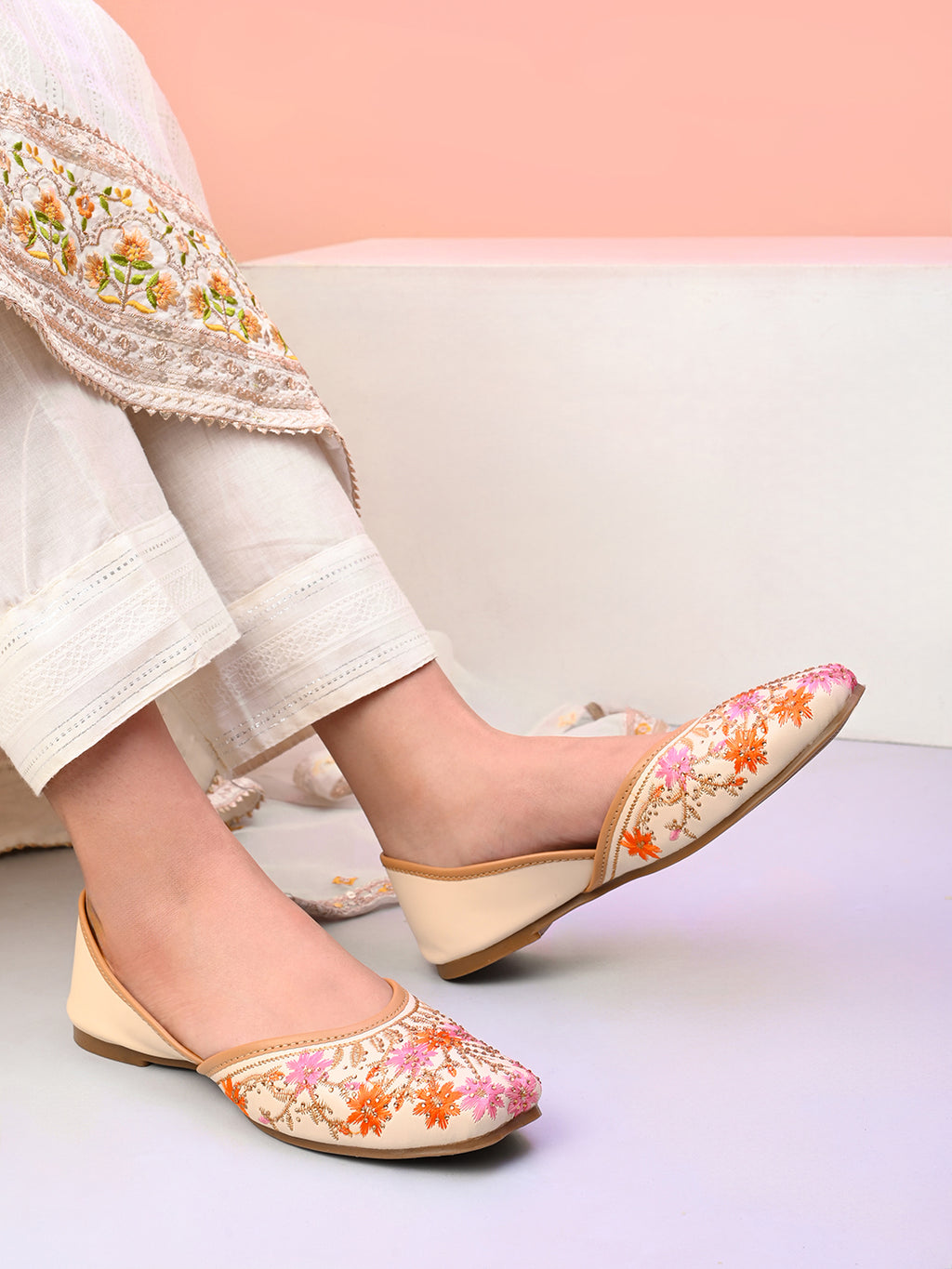 Elegant Threadwork Designer Juttis